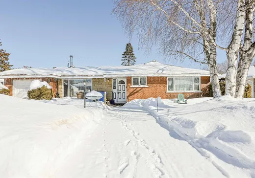 Bungalow for sale - 42 Rue Demontigny, Pointe-Du-Lac, G9B1H7