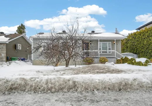 Two or more stories for sale - 10 Rue Thibert, Delson, J5B1S9