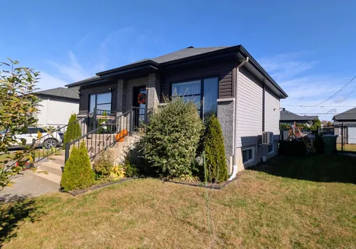 Bungalow à vendre - 18 Rue Lavigne, Brownsburg-Chatham, J8G1N5