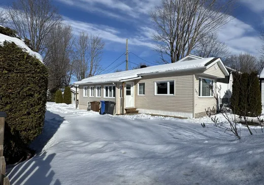 Maison à vendre - 147 Rue Nicole, Granby, J2H 2C2