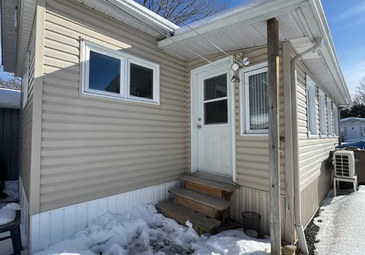 Maison à vendre - 147 Rue Nicole, Granby, J2H 2C2