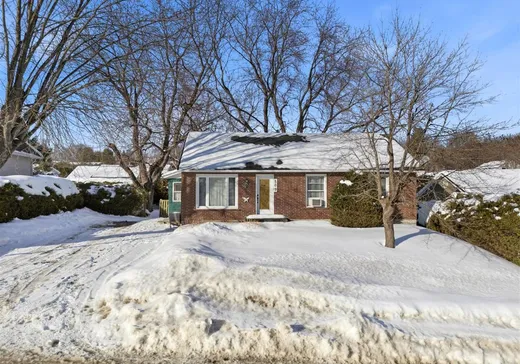 Bungalow à vendre - 809 Rue Farrand, Sherbrooke, J1N2J9