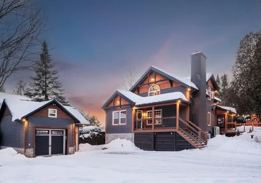 Two or more stories for sale - 102 Av. de la Plage, Magog, J1X5V3