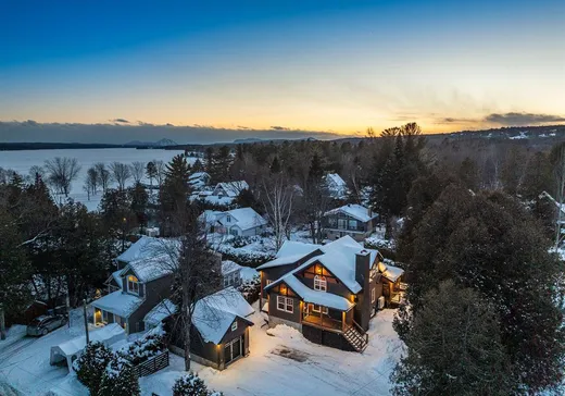 House for sale - 102 Av. de la Plage, Magog, J1X 5V3