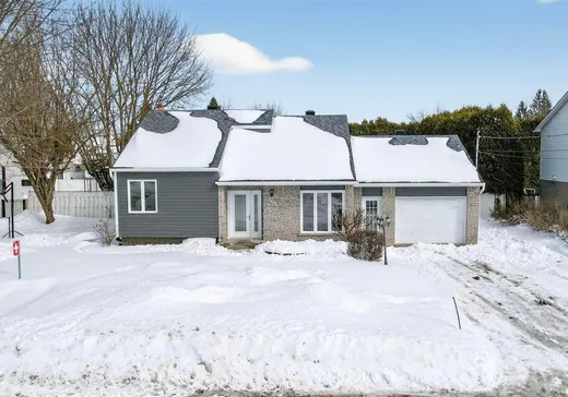 Bungalow à vendre - 165 Rue L.-S.-Parizeau, Les Coteaux, J7X1A2