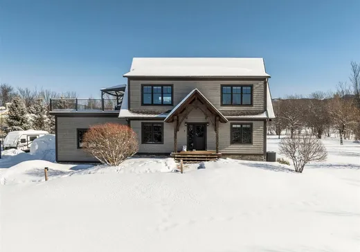 Two or more stories for sale - 8 Rue des Cascades, Eastman, J0E1P0