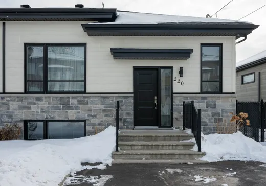 Maison à étages à vendre - 220 20e Avenue O., Venise en Quebec, J0J2K0