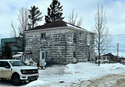 Maison à vendre - 101 Rue St-Jean, Grosses-Roches, G0J 1K0