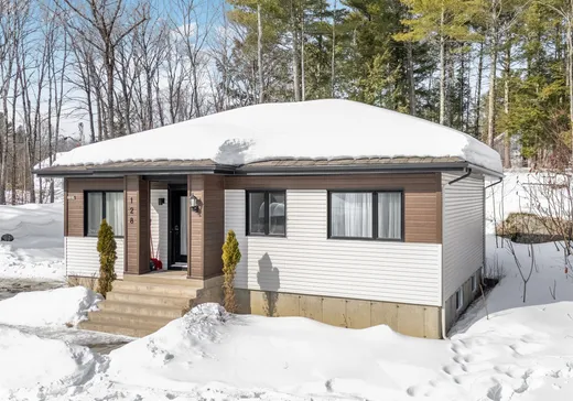 Maison à vendre - 128 Rue du Quartier, Sainte-Sophie, J5J 0P6
