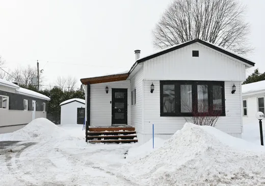 House for sale - 539 27e avenue du Domaine, Sainte-Marthe-sur-le-Lac, J0N 1P0