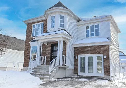 Two or more stories for sale - 338 Rue Ste-Marie, Sainte-Marthe-sur-le-Lac, J0N1P0