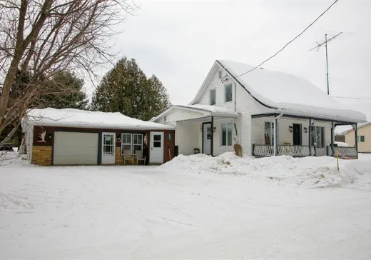 Un étage et demi à vendre - 10 Rue Poulin, Weedon, J0B3J0