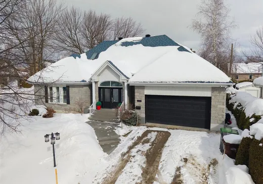 Two or more stories for sale - 200 Rue des Cristaux, Sherbrooke, J1G4L6