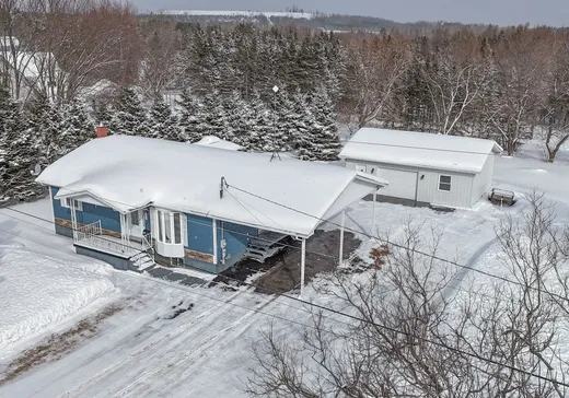 Two or more stories for sale - 108 Ch. Laroche, Val des Sources, J1T3M7