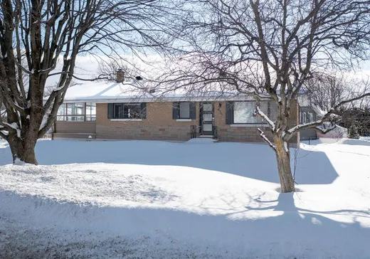 Bungalow for sale - 490 Boul. Mauricien, Pointe-Du-Lac, G9B1G4