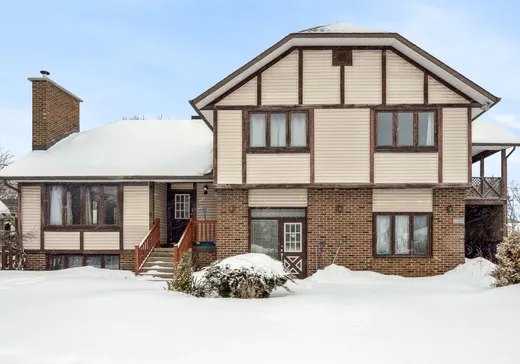Maison à étages à vendre - 122 Boul. de la Cité-des-Jeunes, Vaudreuil-Dorion, J7V8B7