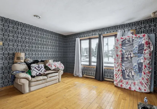 Maison à vendre - 122 Boul. de la Cité-des-Jeunes, Vaudreuil-Dorion, J7V 8B7