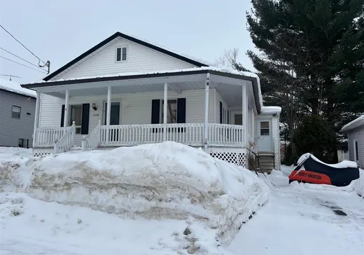 Bungalow à vendre - 248 Rue St-Joseph, Asbestos, J1T2G4