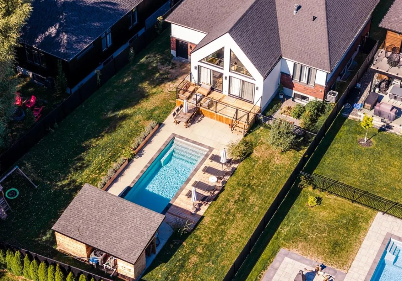 2020 Av. De Salaberry — photo 1
