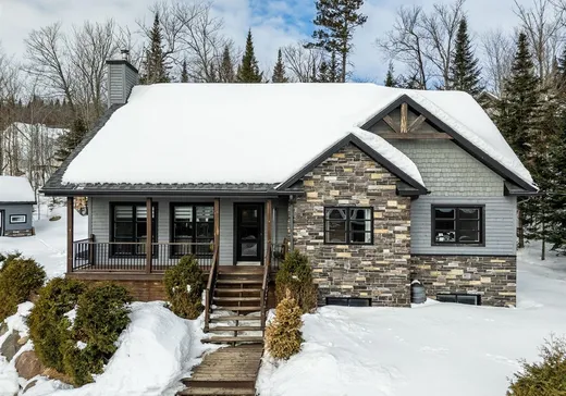 Bungalow à vendre - 702 Rue du Haut-Quartier, Val Morin, J0T2R0