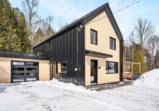 Two or more stories for sale - 4 Rue Bordeleau, Magog, J1X0M9