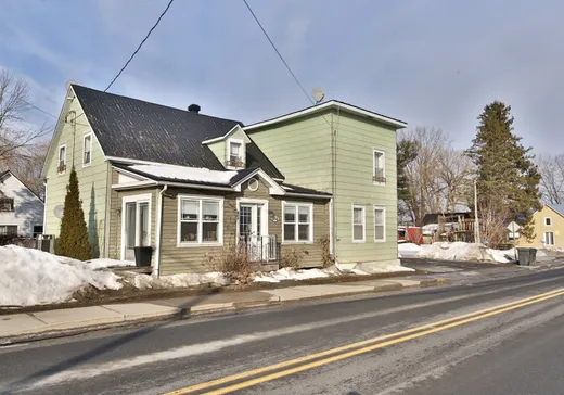 House for sale - 354 Rue Principale, Saint-Nazaire-d'Acton, J0H 1V0