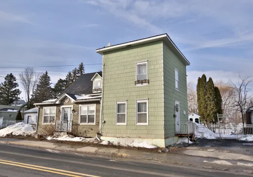 House for sale - 354 Rue Principale, Saint-Nazaire-d'Acton, J0H 1V0