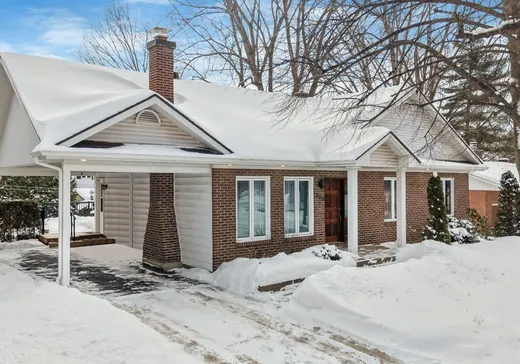 Two or more stories for sale - 290 Boul. Clairevue E., Saint-Bruno-de-Montarville, J3V1S7