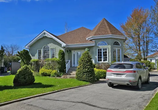 Two or more stories for sale - 325 Rue Rivest, Sainte-Anne-des-Plaines, J5N3E3
