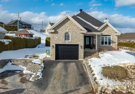 Maison à étages à vendre - 35 Rue Dion, Clermont, G4A1L8