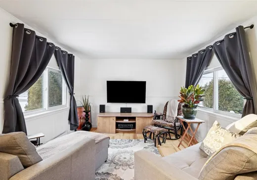 House for sale - 74 Ch. du Bord-de-l'Eau, Sainte-Barbe, J0S 1P0