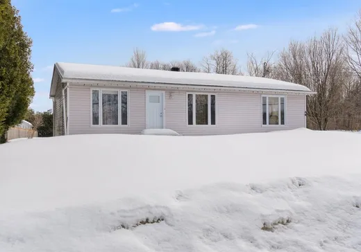Bungalow for sale - 24 Rue Bourbeau, Windsor, J1S2P6