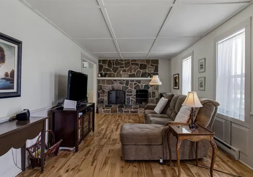 Maison à vendre - 144 Route 139, Saint-Theodore-d'Acton, J0H 1Z0