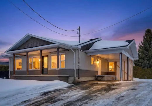 Bungalow à vendre - 989 Rue St-Louis, Black-Lake, G6H1J9