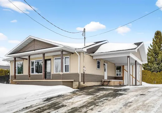 Maison à vendre - 989 Rue St-Louis, Black-Lake, G6H 1J9