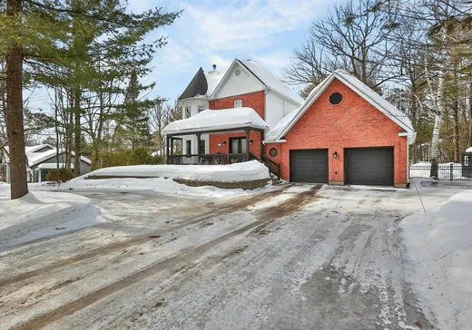 Two or more stories for sale - 158 Ch. de la Reine, Saint-Colomban, J5K1C3