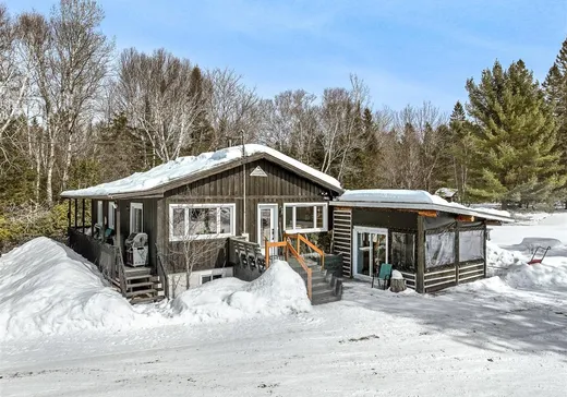 Bungalow à vendre - 10866 Ch. de la Rivière N., Rivière-Rouge, J0T1T0