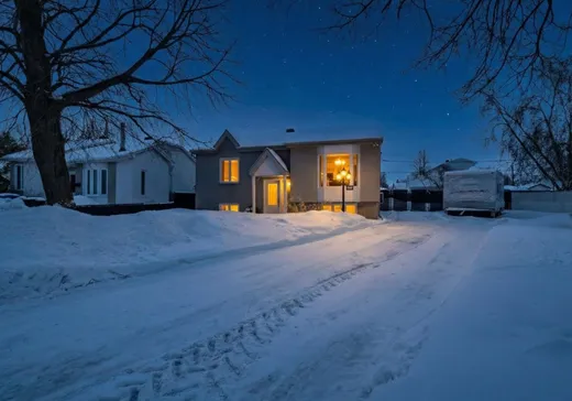 Maison à étages à vendre - 4920 Rue des Chênes, Sainte-Catherine, J5C1L1