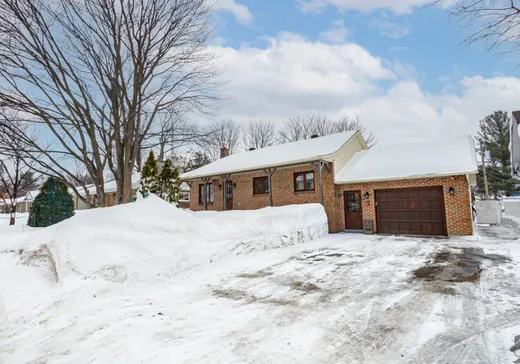 Two or more stories for sale - 235 Rue Antonio, Sainte-Anne-des-Plaines, J5N0P2