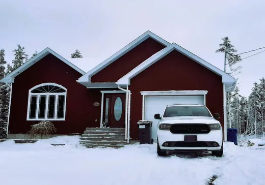 Maison à étages à vendre - 866 Ch. Émile-Rivard, Matane, G4W7B2