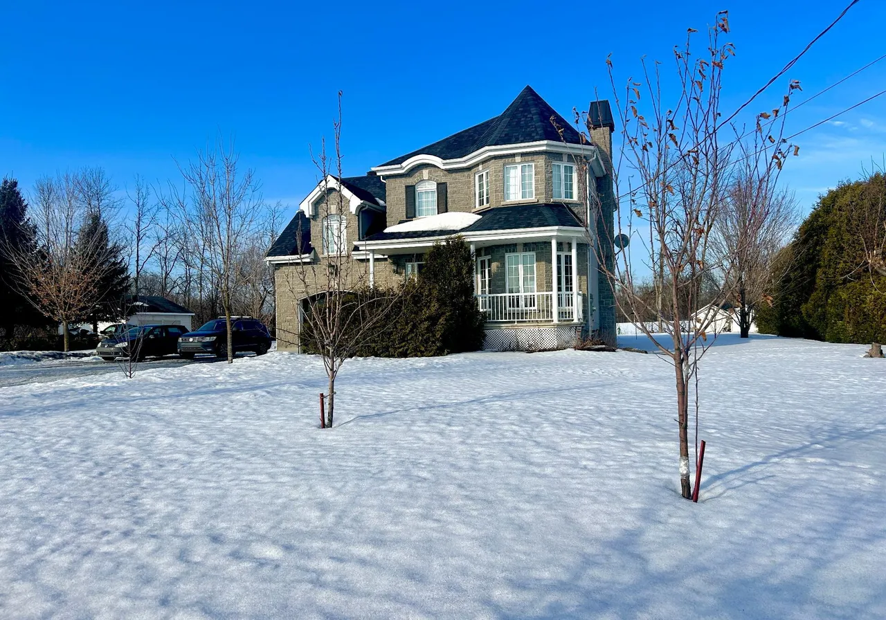 8945 Route Arthur-Sauvé — photo 1