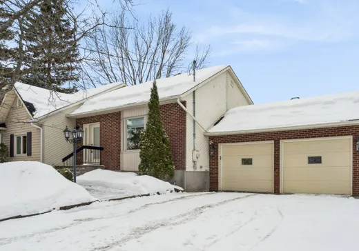 House for sale - 781 Rue Chambord, Mont-Saint-Hilaire, J3H 4P2