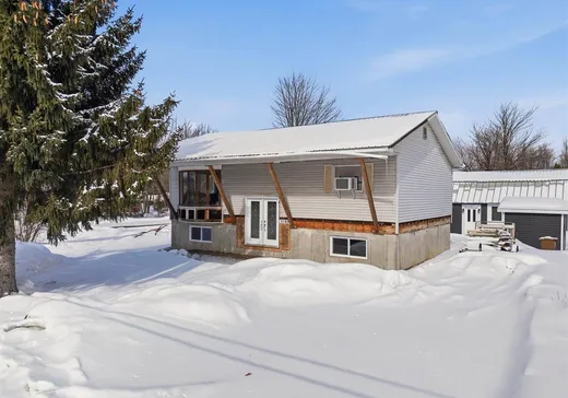 Bungalow à vendre - 2100 Ch. Tourville, St-Nicephore, J2A3Y1