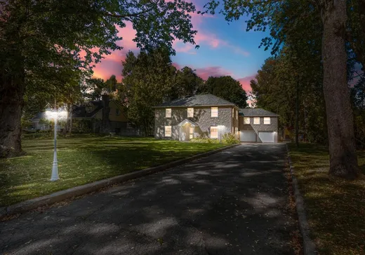 Maison à vendre - 207 Rue Calais, Baie-d'Urfé, H9X 2L6