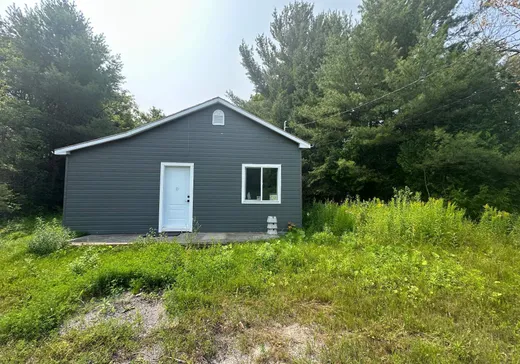 Two or more stories for sale - 16225 Route 335, Chertsey, J0K3K0