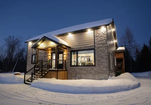 Two or more stories for sale - 319 Ch. des Quatre-Fourches, Mont-Laurier, J0W1H0