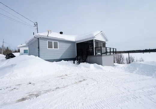 Two or more stories for sale - 23 Av. du Lac, Barraute, J0Y1A0