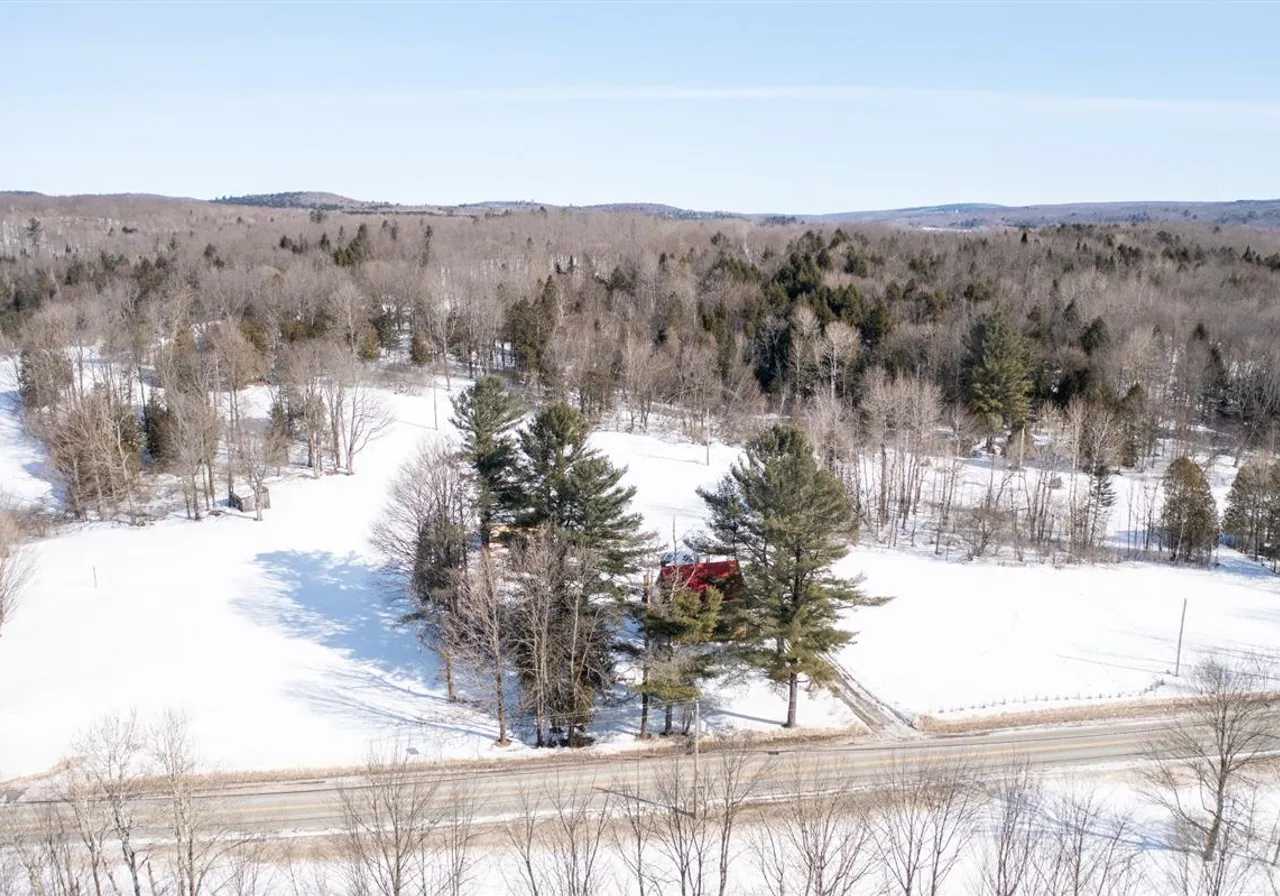 486Z Route 243 — photo 2