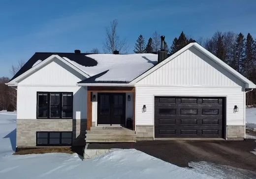 Bungalow à vendre - 105 Rue des Pommiers, Dixville, J0B1P0
