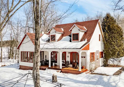 Two or more stories for sale - 195 Rue Denis, Waterville, J0B3H0